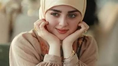 امرأة لا تستطيع ان ترفع بصرها علي زوجها