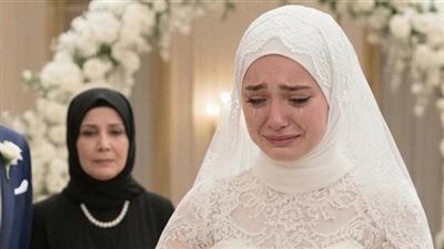 في زفاف ابنتي، قدّمت لها حماتها علبة هدايا بداخلها زيّ خادمة