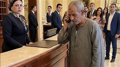 طُرد فلاح بسيط من فندق فاخر