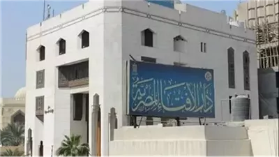هل يجوز المداومة على قراءة سورة معينة بعد الفاتحة في جميع الصلوات وفي جميع الركعات