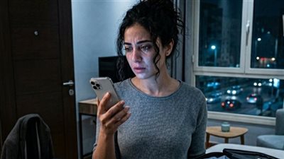 الموبايل رن على التربيزه.. بقلم منــال عـلـي
